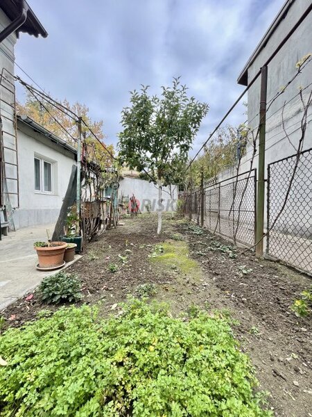 Polona Casa 5 Camere  131MP  teren 424mp  centrala  parcare